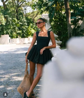 せりさやLuna pleats mini dress ブラック Carena Black Sequin Lace Floral Skater Mini Dress – Club L