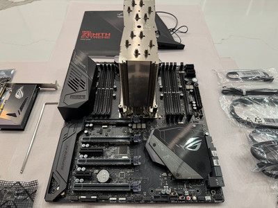 ASUS ROG ZENITH EXTREME x399 + AMD 1950x THREADRIPPER + CORSAIR 32GB DDR4 3200