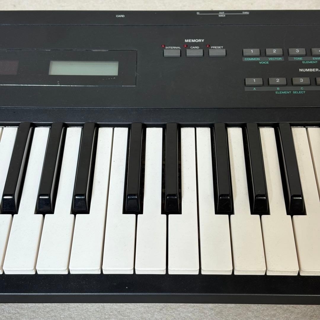 YAMAHA SY35 MUSIC SYNTHESIZER 61-Key DYNAMIC VECTOR SYNTHESIS 64