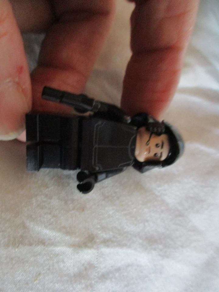 Lego Star Wars 75190 FIRST ORDER SHUTTLE PILOT MINI FIGURE - Image 3 of 3