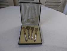 Service ancien à Hors d'Oeuvres ou Mignardises.