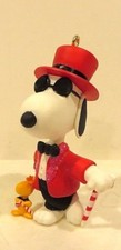PEANUTS  HALLMARK ORNAMENT SNOOPY  JOE COOL