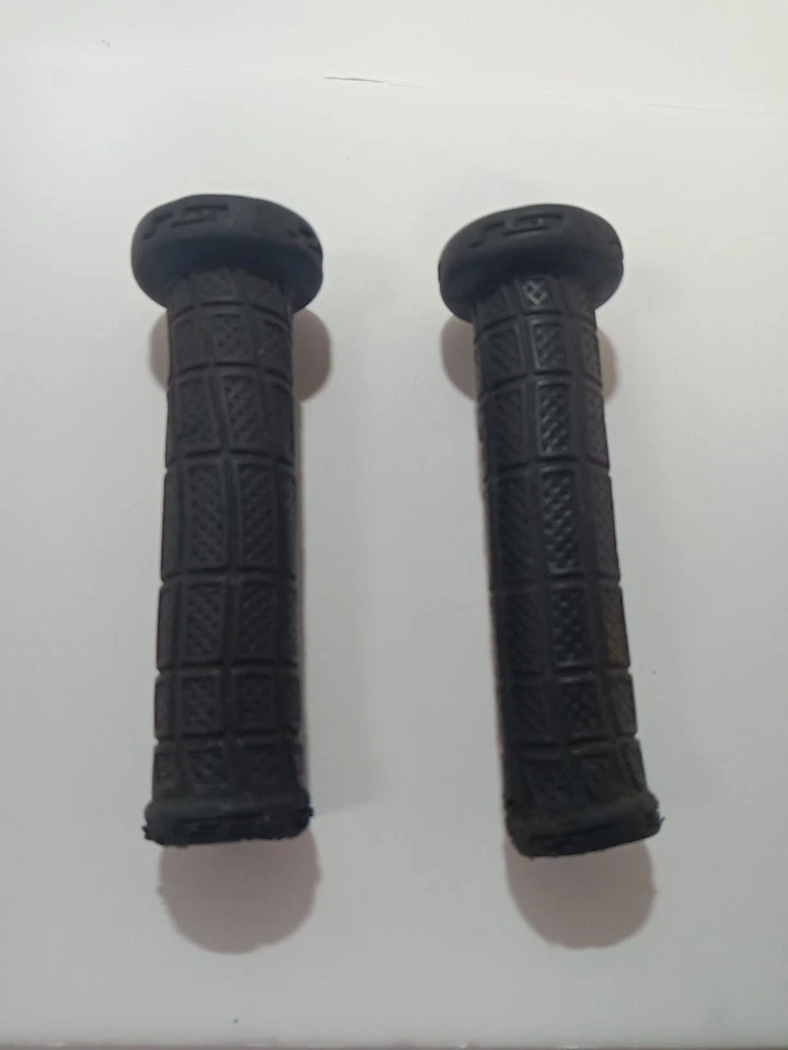 GT Vertigo BMX 2001 复古旧学校把手原装握把 — 第 3/4 张图片