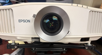 Epson PowerLite Pro G5950 5200-Lumens HDMI Projector Remote Chief Mount Tested