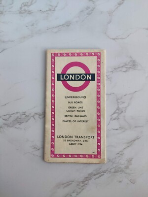 1961 - London Transport - U-Bahn, Busstraßen, Eisenbahnen, Reisebusstraßen etc