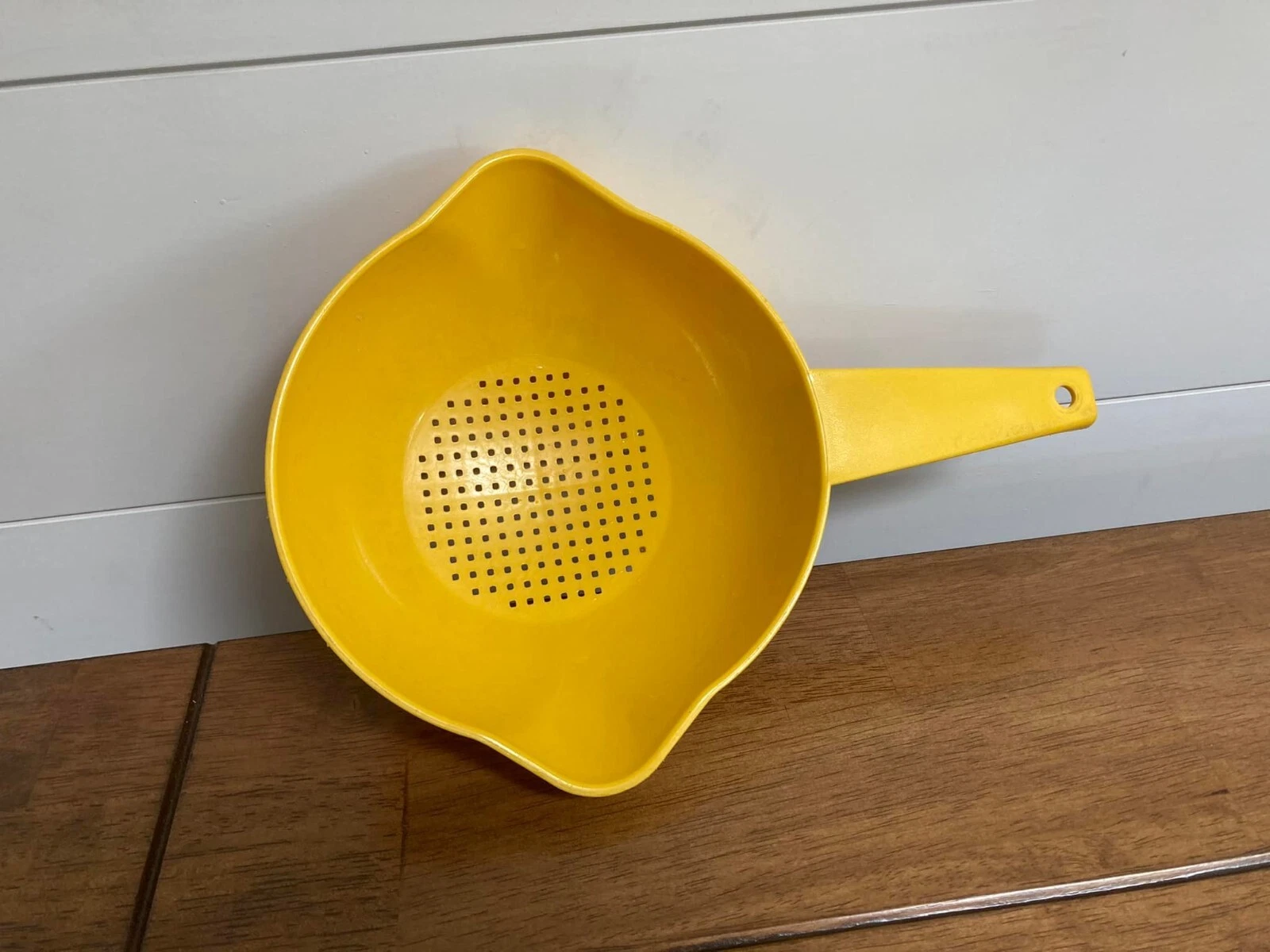 Vintage Tupperware yellow harvest gold 1 quart strainer colander