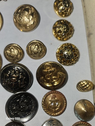 Vintage Buttons Coat of Arms Gold/Silver Tone Metal Lions and Crown 1 WW2 Button - Picture 4 of 20