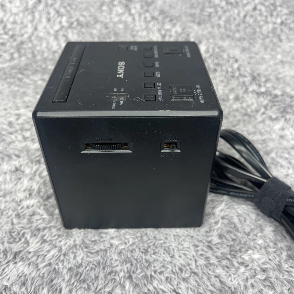 Sony ICF-C1T AM/FM будильник радио с зеркальным циферблатом черный - Изображение 2 из 4