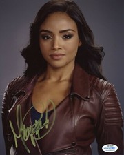Meagan Tandy Batwoman Autographed Signed 8x10 Photo ACOA