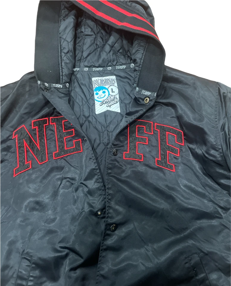Chaqueta de béisbol vintage Neff para hombre estilo campeón grande negra y roja Foto 3 de 4