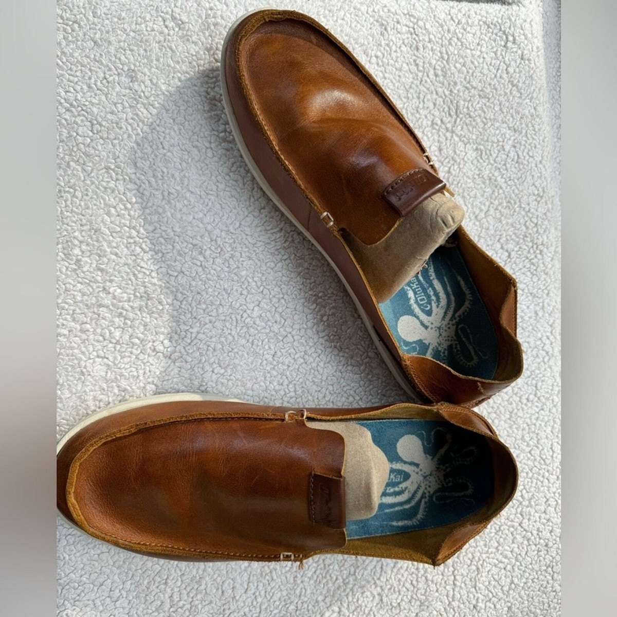 Olukai “Kakaha” 9M premium full grain Leather men display picture 3