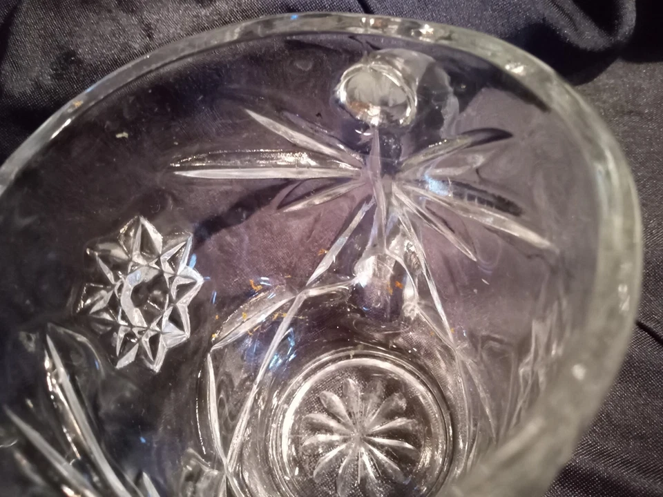 Специальный винтажный стеклянный сливочник с 8-конечными гравюрами со вспышками звездообразования - Изображение 2 из 4