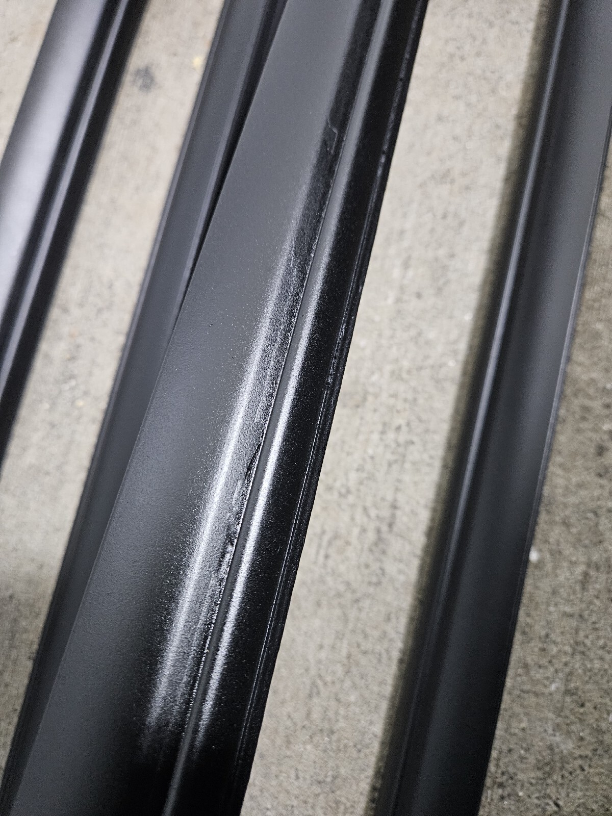 0510 CHRYSLER 300 300C WINDOW TRIM BLACK SWEEP BELT FELT MOLDING OEM