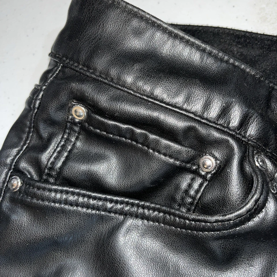 Pantalones de pierna cónica negros de cuero sintético para hombre 32x30 de ASOS Foto 3 de 4