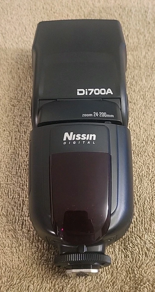Nissin Di700A Zoom 24-200mm Shoe Mount Flash for Canon - Image 2 of 4