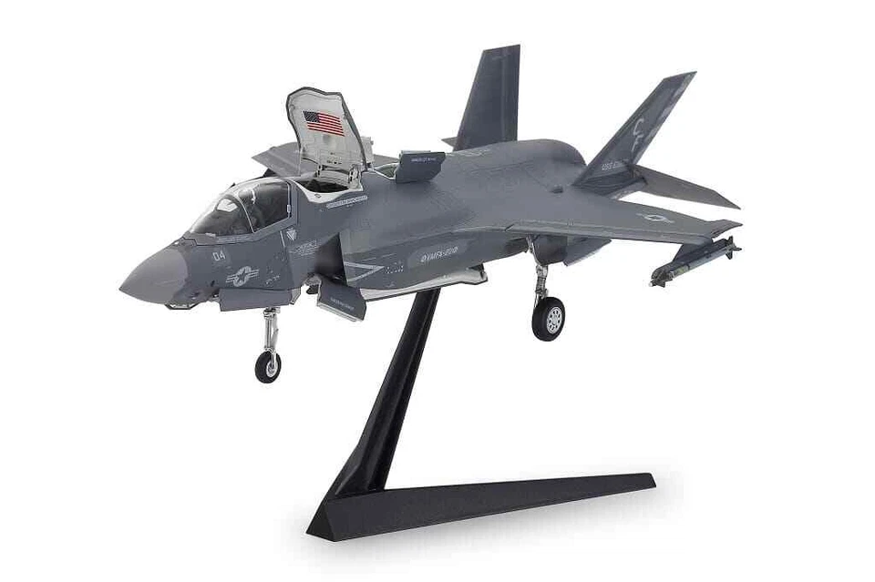 Tamiya 60793 Lockheed Martin F-35B Lightning II Kit Montaggio 1/72 - Immagine 2 di 4