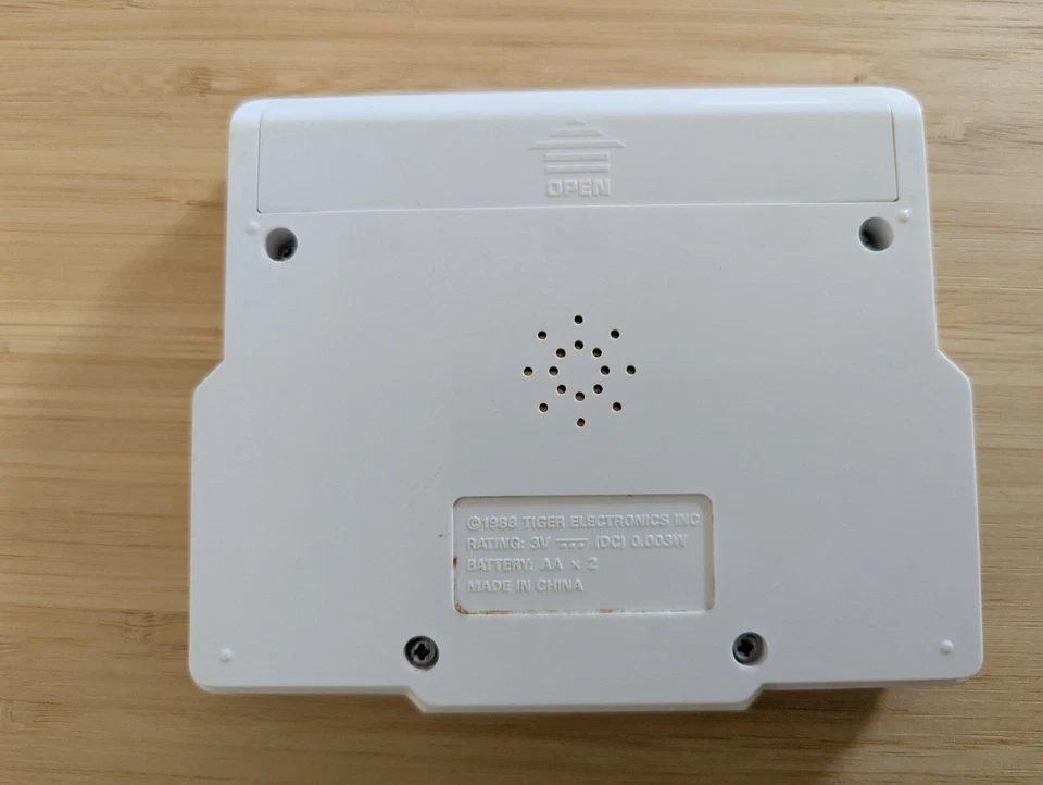 VINTAGE GRANDSTAND KARATE KID LCD GAME *TIGER ELECTRONICS 1988* FULLY WORKING - Image 2 of 2