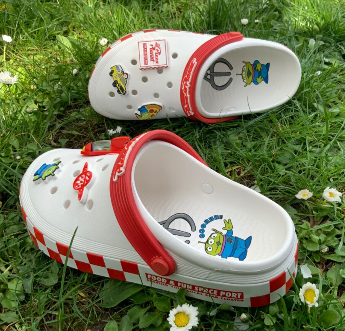 CROCS OFF COURT TOY STORY PIZZA PLANET CLOG US W9/ M7 / 39-40 EUR