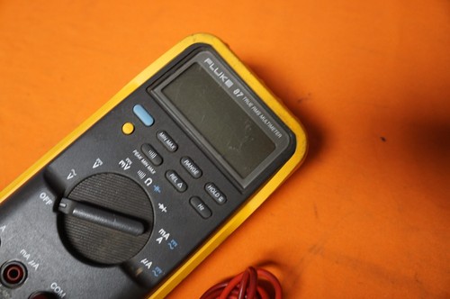 Fluke 87 True RMS Multimeter Circuit Voltage Tester W/Leads - Picture 3 of 6