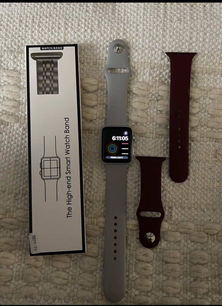 Apple Watch Series 3 GPS 42mm Aluminum Case Silver Aluminum Apple Watch Series 3 GPS 42mm Aluminum Case Silver Aluminum