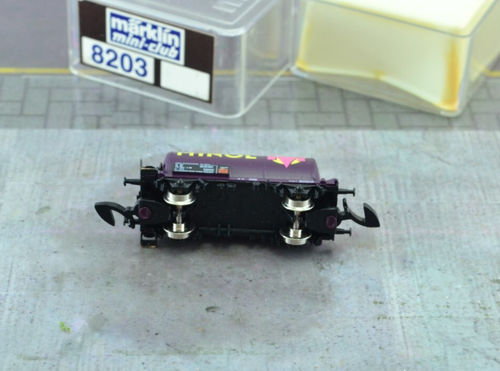 Marklin 8203 MINOL Tank Car Purple Z Scale - Picture 2 of 3
