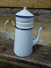 ancienne cafetière tôle émaillée blanche à liseré bleu h 31 cm complète 40/50