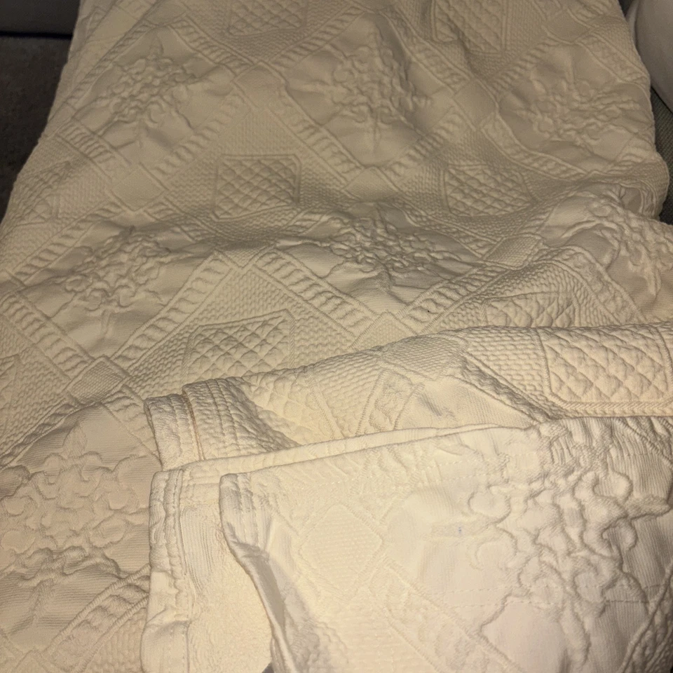 FUNDA COBERTOR FLORAL MARFIL SFERRA BROS 100x95 Usada en Excelente Condición Foto 3 de 4