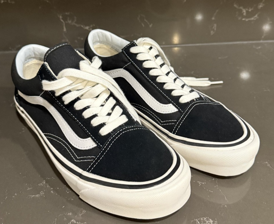 NEW Vans Old Skool Classic Suede Canvas Skateshoe Men 8 Women 9.5 Unisex Shoe