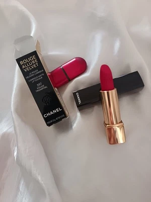 Rouge à lèvres "Allure Velvet" de Chanel 257 - Photo 1/3