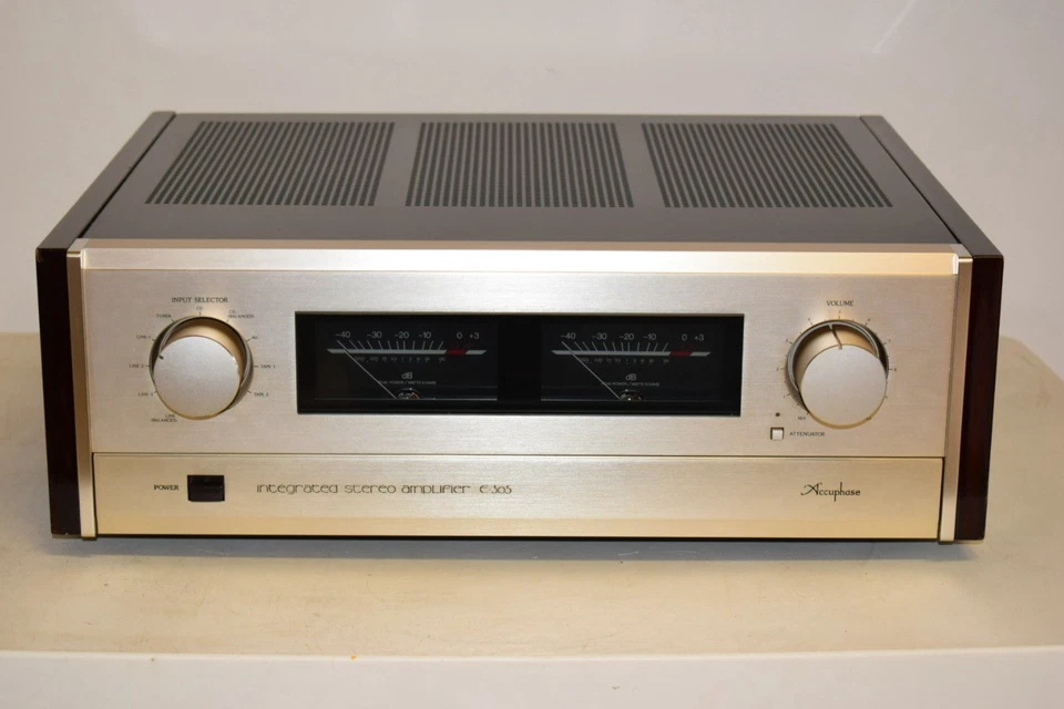Accuphase E-305 Verstärker Vollverstärker Champagner