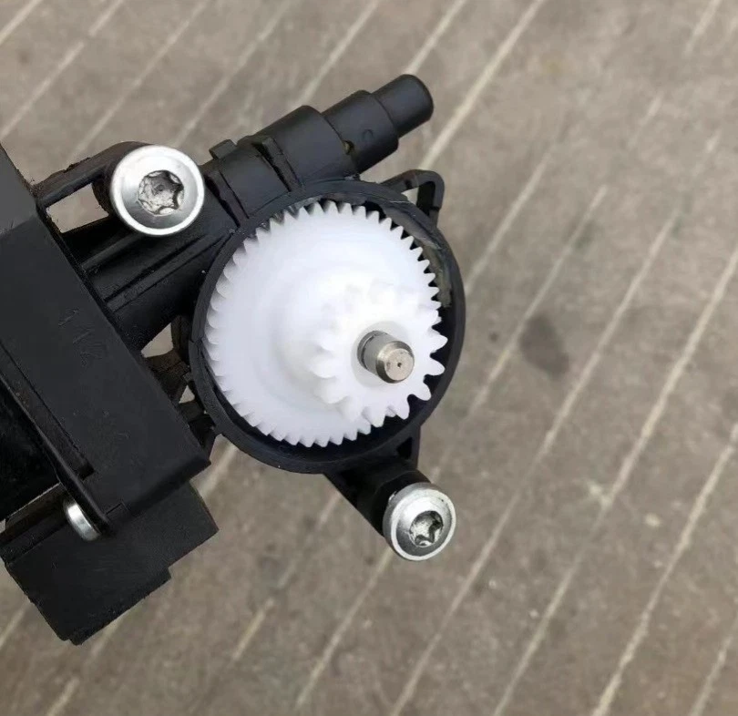 1pc Power Seat Belt Push Motor Repair Gear For Mercedes-Benz CLK-Class W209  Foto 2 de 4