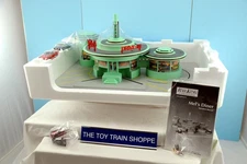 MTH RAIL KING 9105 OPERATING MEL'S DRIVE-IN DINER. NEW IN BOX W SHIPPER.