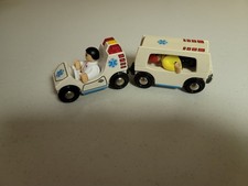 Brio Wooden Railway 33541 Ambulance Train Lights  Sounds  2 People figures