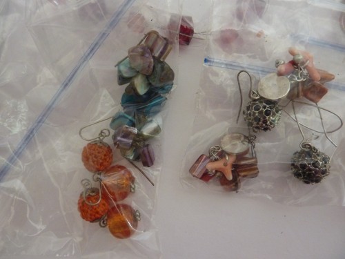 Vintage to Now Costume Jewelry Lot of 25 Bags ~ Necklaces, Bracelets, Earrings - Picture 6 of 10