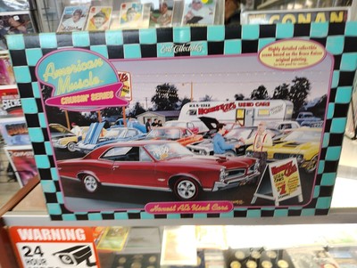 Ertl American Muscle Cruisin Series Honest Al's 1966 GTO Used Cars Diorama 1998
