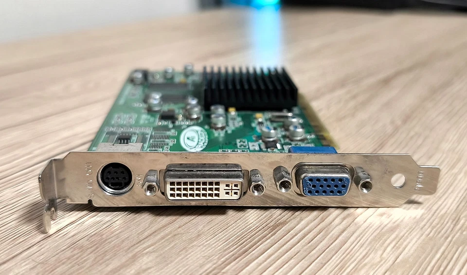 Sun Microsystems ATI Radeon 7000 64MB DDR PCI DVI VGA 109-85500-01 Graphics Card - Image 4 of 4