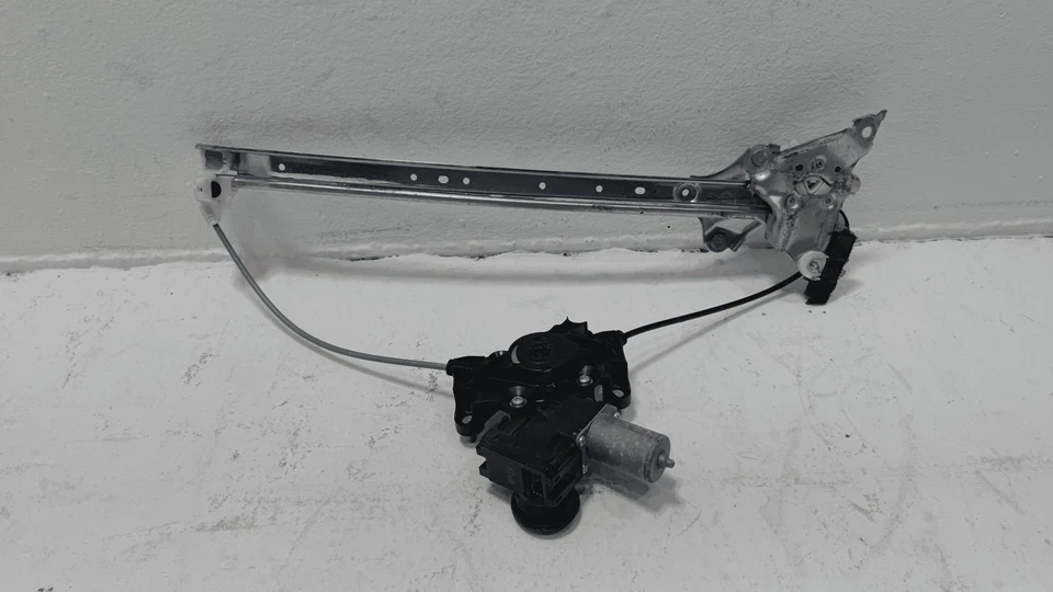 2019-2021 TOYOTA RAV4 РЕГУЛЯТОР СТЕКЛОПОДЪЕМНИКОВ ПЕРЕДНЕЙ ПАССАЖИРСКОЙ ДВЕРИ С ДВИГАТЕЛЕМ ОТ ОРИГИНАЛЬНОГО ПРОИЗВОДИТЕЛЯ - Изображение 2 из 4