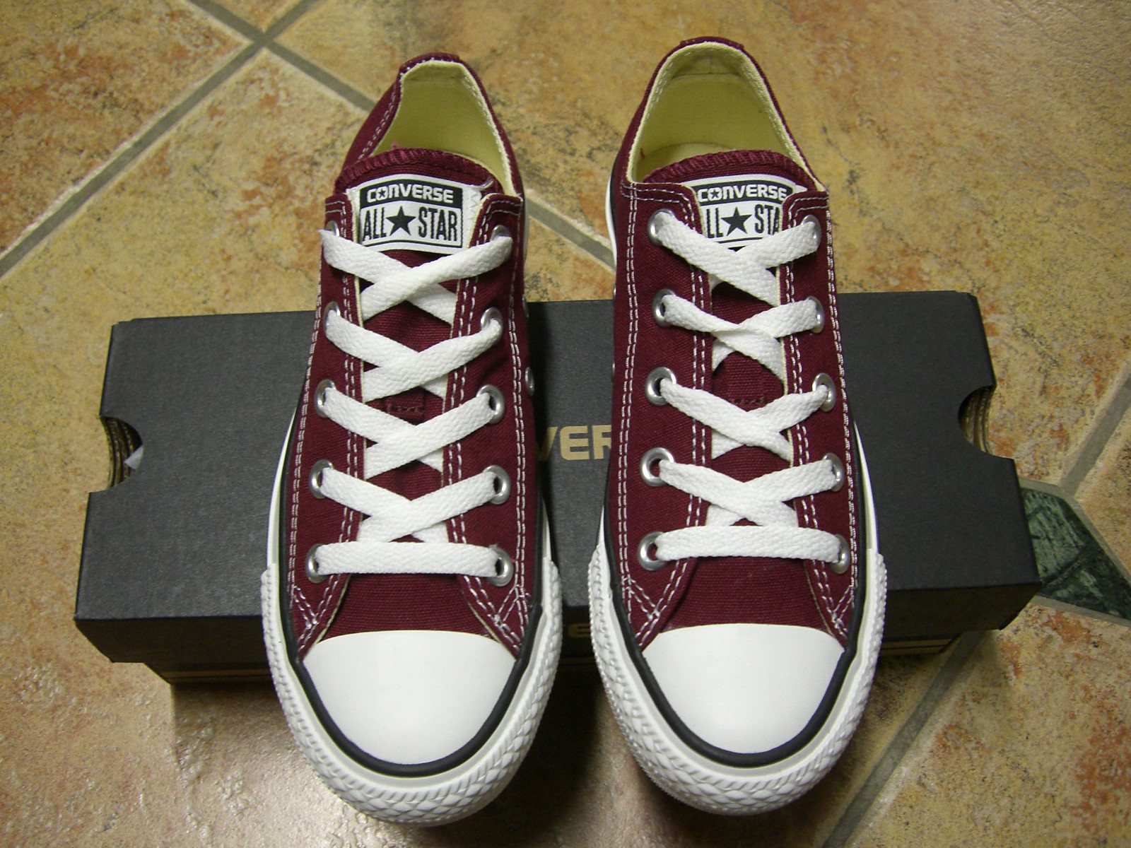 Converse Chucks All Star OX Größe 39,5 MAROON WEINROT Modell M9691C Neu Sneaker Converse Chucks All Star OX Größe 39,5 MAROON WEINROT Modell M9691C Neu Sneaker