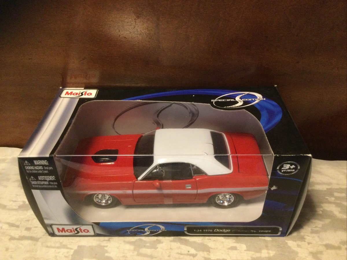 1970 Dodge Challenger R/T 1/24レッド絶版品 1970 DODGE CHALLENGER R/T RED W/WHITE TOP 1/24 DIECAST MODEL