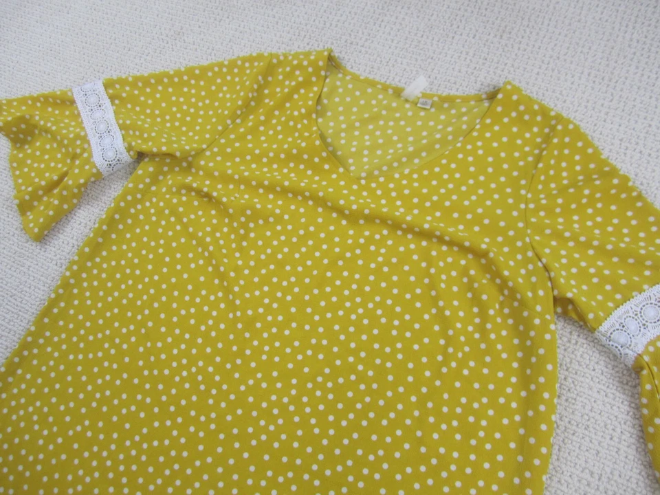 Blusa para mujer Tacera 1x informal manga 3/4 encaje acento lunares amarillos Foto 2 de 4