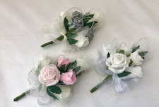 Wedding buttonhole corsage ladies flowers mothers pin on groom bride bouquet 