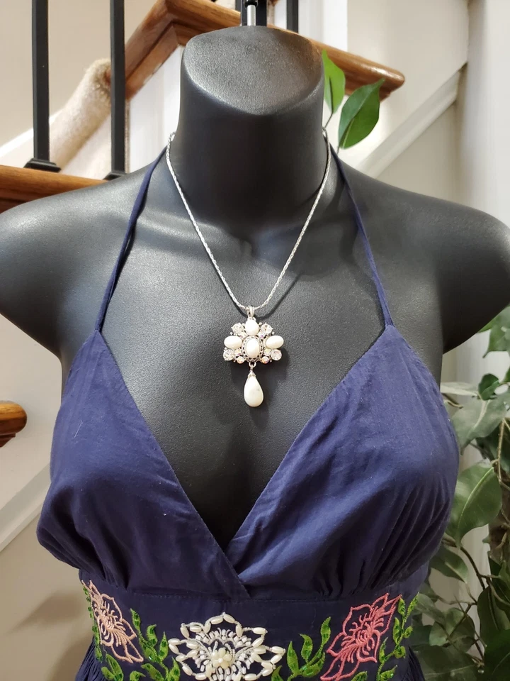 Maxi vestido largo sin mangas con cuello halter de poliéster azul Miss Me para mujer talla pequeña Foto 2 de 4