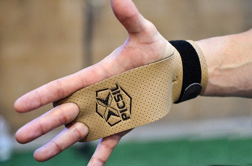 Hand grips PICSIL AZOR 2 HOLES hand grips for gymnastic men women - Picture 6 of 12