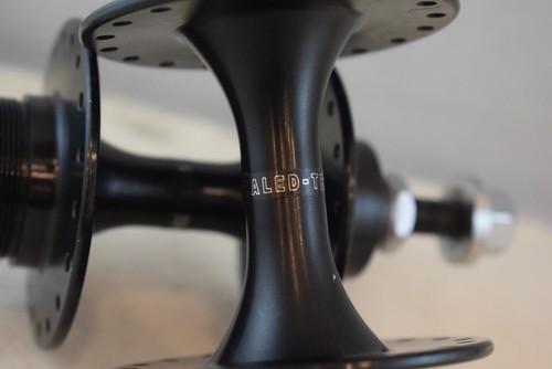 SUZUE Juego de Bujes Brida Alta 36 Agujeros Estampado 8F Old School BMX Aluminio Negro Nuevo de Lote Antiguo - Imagen 7 de 16