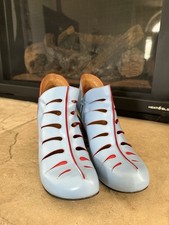Womens John Fluevog VIEWS MODOTTI SHOE WITH TEARDROP CUTOUTS 7