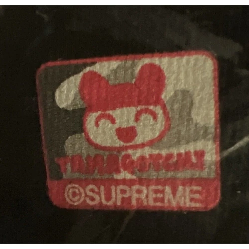 Taille XXL • Supreme • Tee shirt Tamagotchi • Épuisé • SS23T55 • Posté croisé • Ferme