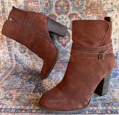 Women's 9 / 39 Lucky Brand Latonya Leather Block Heel Belted Ankle Booties Shoe