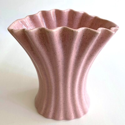 1950'S MID CENTURY MODERN BAUER ART POTTERY PINK SPECKLE FLUTED