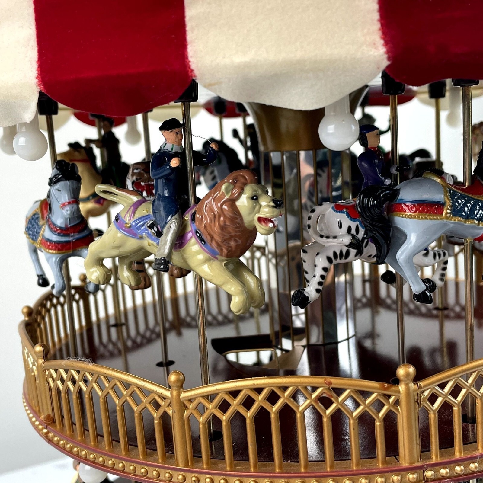 Mr. Christmas Double Decker Carousel Lights Music 2010 in Box Tested