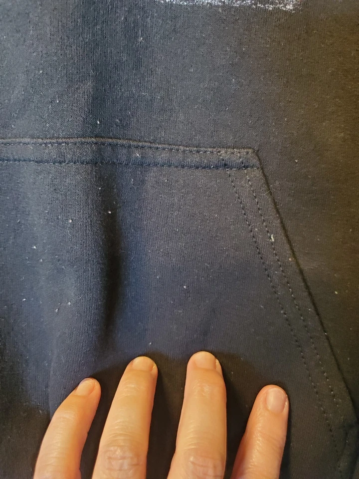 Sudadera con Capucha Stranger Things Juvenil Talla Mediana Negra Al Reverso Serie Netflix Foto 3 de 4